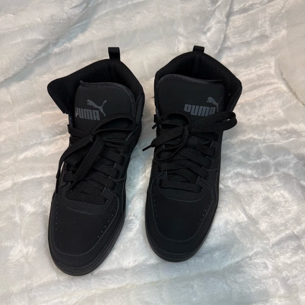 Puma Black Sneakers Sleek and Stylish